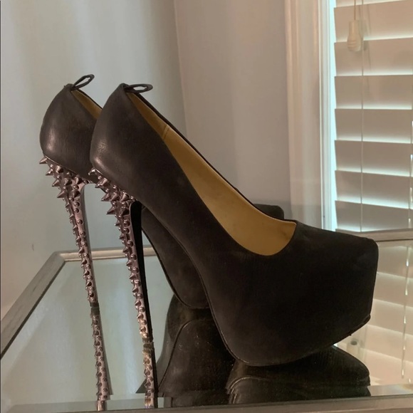 Heels - Picture 1 of 4